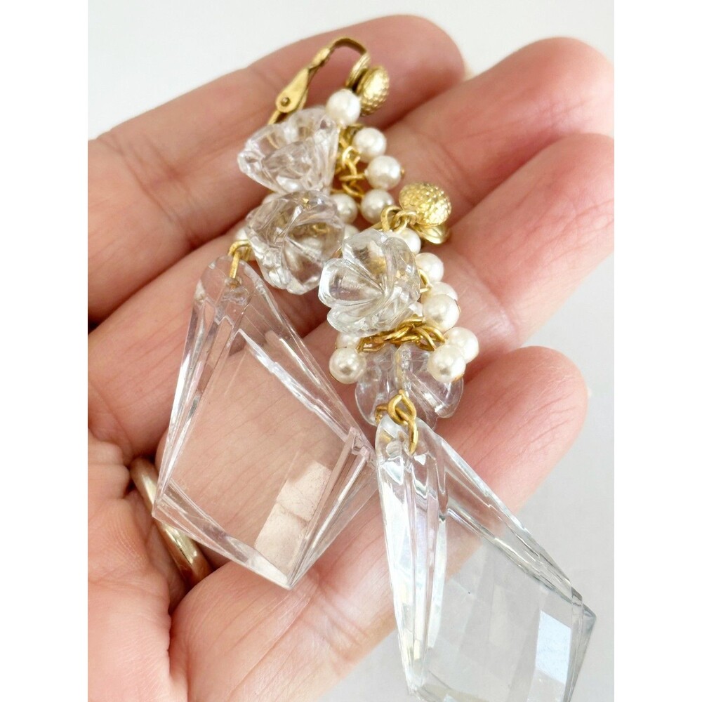 Vintage Clear  Faceted Lucite Dangle Drop Earrings Clip on Hong Kong Flowers